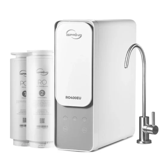 Système d'osmose inverse ISpring à débit direct sous évier.