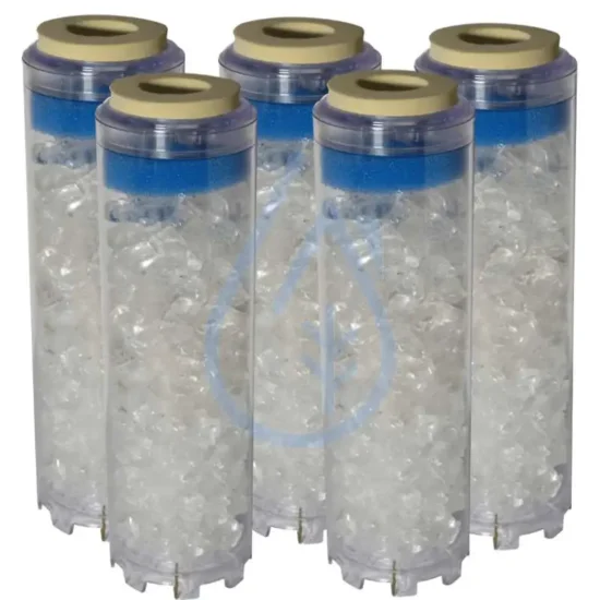 Cartouches 9 3/4 polyphosphates pour traiter les effets du calcaire sur les canalisations d'eau de la maison.