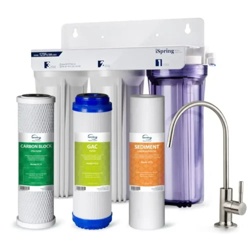 Purificateur sous évier avec 3 étapes de filtration et son robinet.
