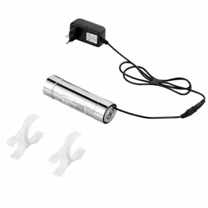 Stérilisateur UV LED pour filtre à eau inox - Boutique Diproclean Stérilisateur LED UV pour filtre à eau sous évier en acier inoxydable, avec alimentation électrique et clips de fixation. Solution efficace pour désinfecter l’eau potable à domicile.