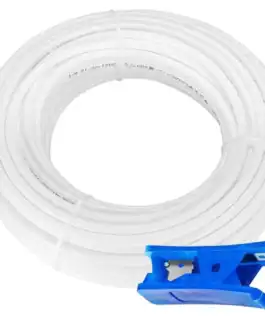 tube-frigo-20-metre-6 - Boutique Diproclean Flexible tube en plastique transparent avec pince de fixation bleue, idéal pour nettoyage et plomberie. Parfait pour solutions professionnelles et domestiques.