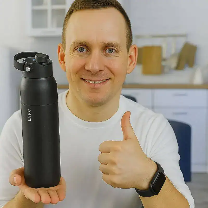 Bouteille d'eau thermos noire Design épuré et pratique, idéale pour garder vos boissons chaudes ou froides toute la journée. Parfait pour un mode de vie actif ou au bureau.