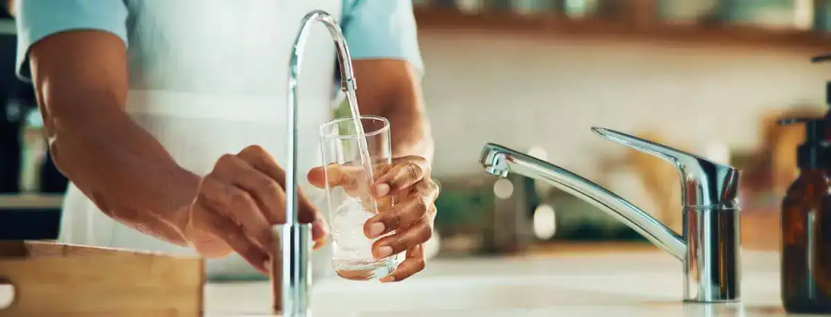 Robinetterie et nettoyage professionnel.