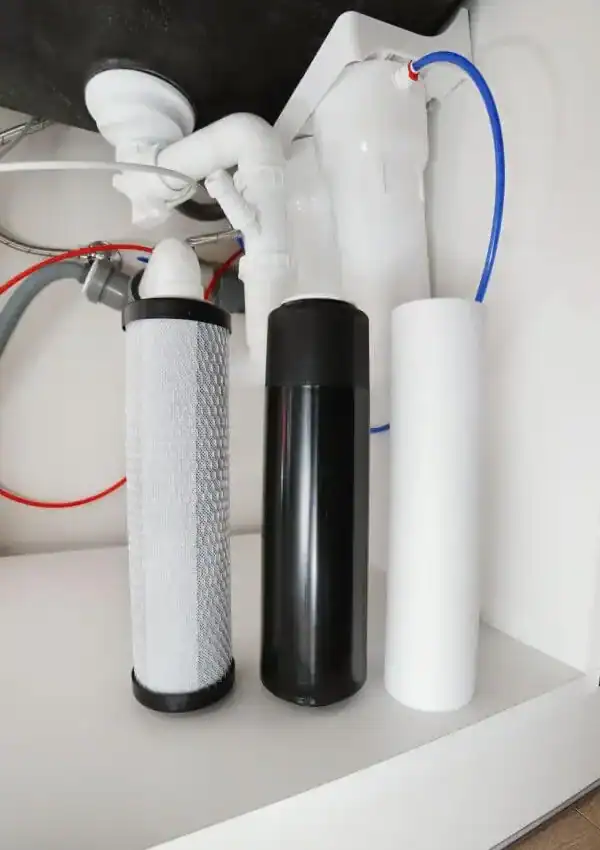 Filtre purificateur d'eau pour maison et bureau, système de filtration avancée, optimal pour éliminer impuretés et garantir une eau propre et saine.