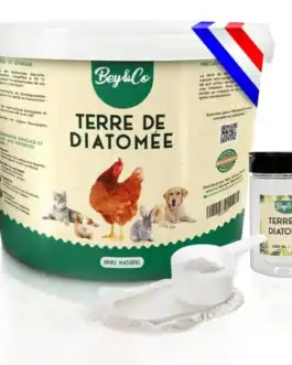 Diatomée alimentaire blanche non calcinée en seau 1,5 kg avec poudreur pour animaux et jardin.