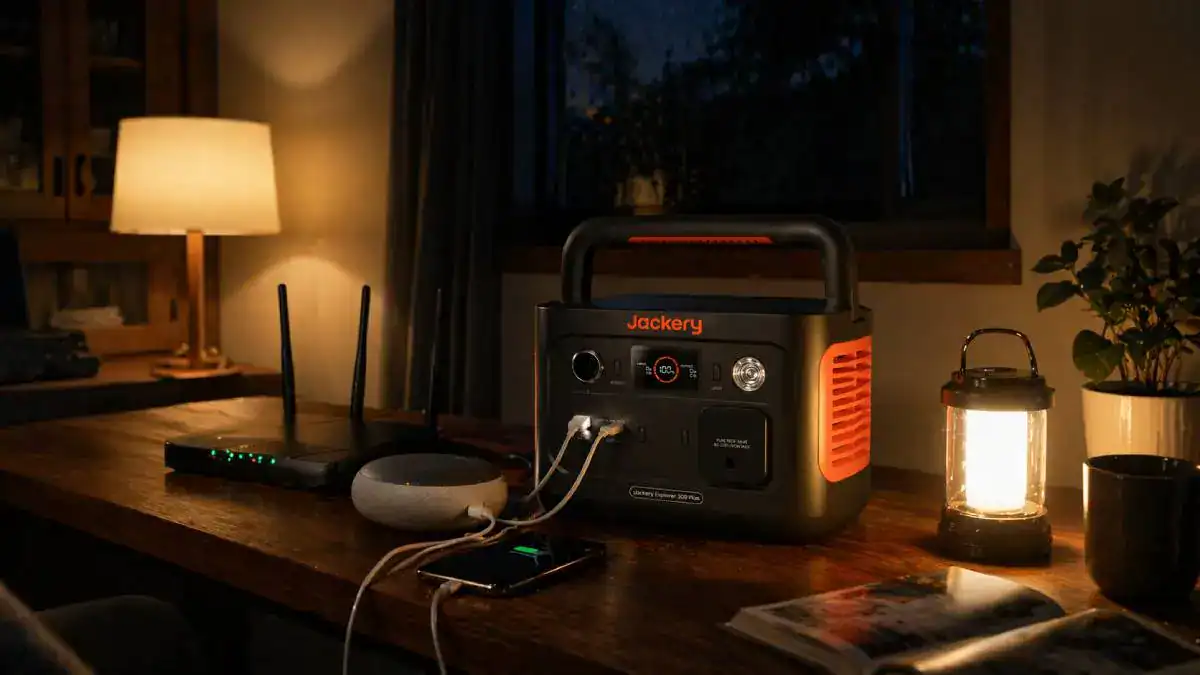 Jackery 300 Plus utilis&eacute; comme solution de secours l&eacute;g&egrave;re