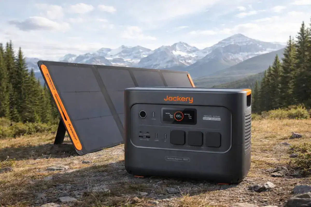 Jackery Explorer 3000 v2 en utilisation ext&eacute;rieure