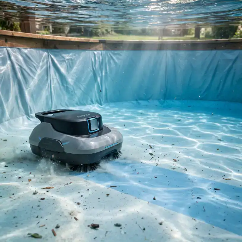 Robot piscine sans fil AIPER Scuba SE nettoyant le fond d&rsquo;une piscine