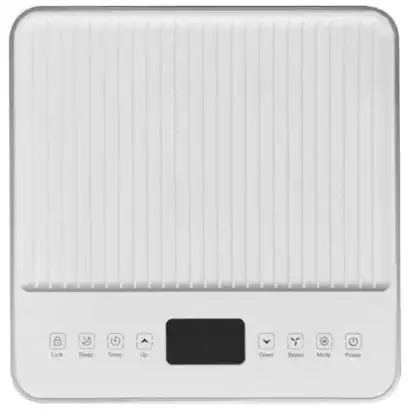 Climatiseur portable blanc avec commandes tactiles et &eacute;cran digital, id&eacute;al pour rafra&icirc;chir votre int&eacute;rieur efficacement.