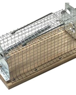 Presse cage métallique démontable posée sur socle en bois, outil pro pour nettoyage et compression, utilisé dans les industries et ateliers.