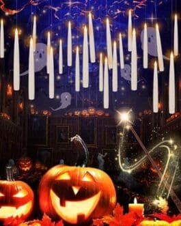 Décor Halloween dans Boutique Diproclean avec citrouilles souriantes, chandeliers suspendus et effets lumineux magiques pour une ambiance festive.