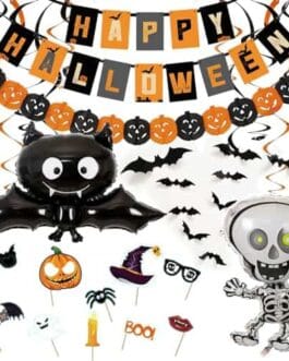 Mascottes, chauve-souris, fantômes et citrouilles sur fond festif noir et orange.