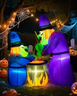 Scène d'Halloween avec des personnages fantômes vendant une citrouille éclairante, décorations lumineuses et citrouilles sculptées.